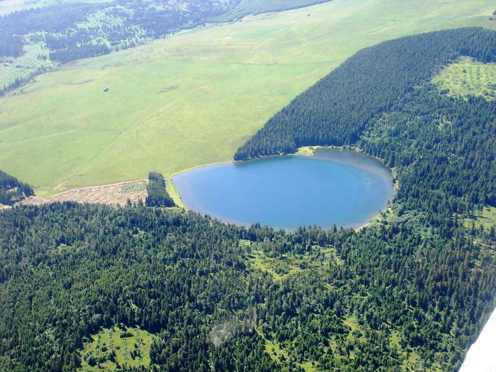 Готель Vvf Correze Pays D'Eygurande Екстер'єр фото